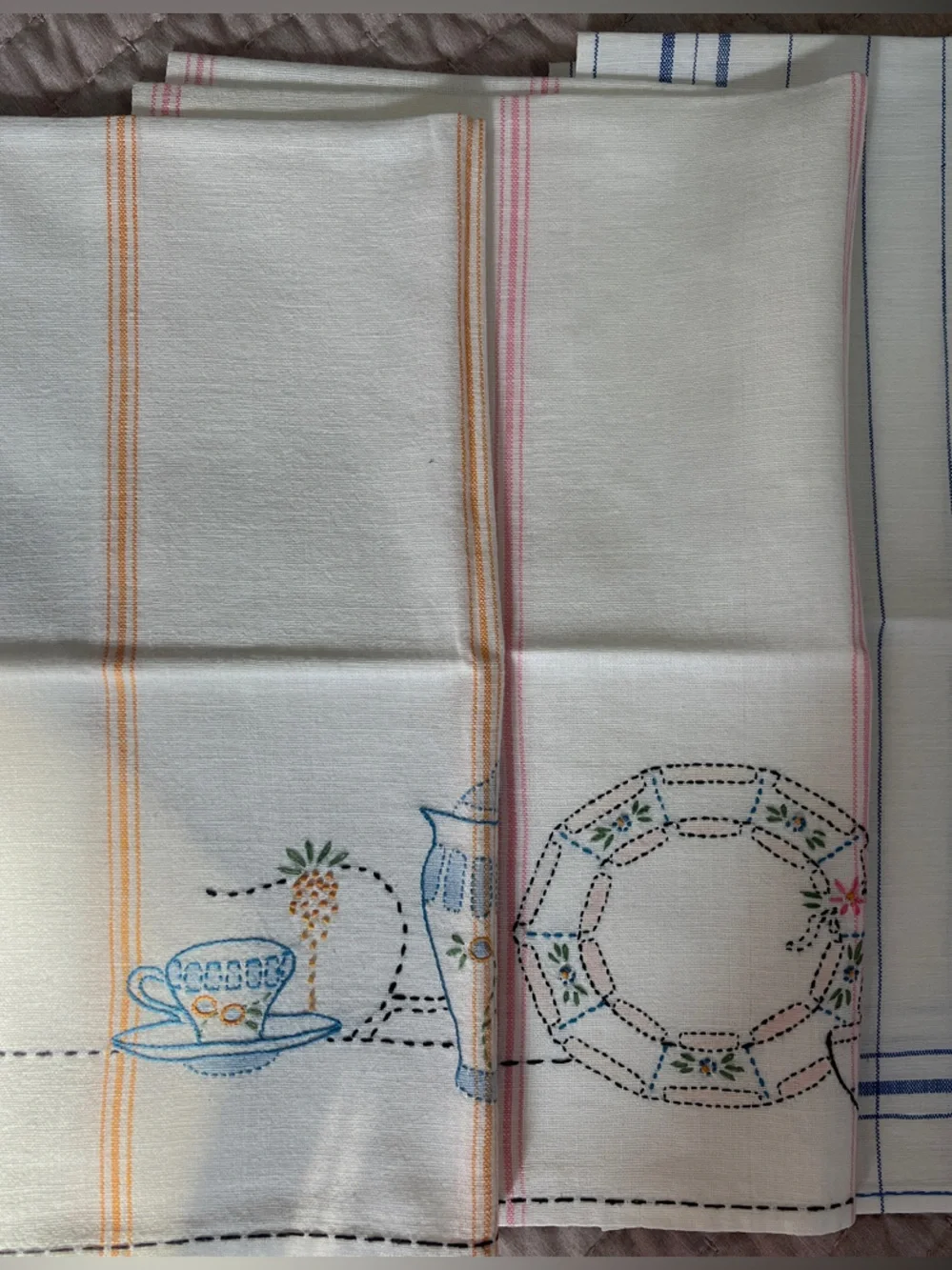 Vintage Embroidered Linen Kitchen Towels Set of 3 27x17